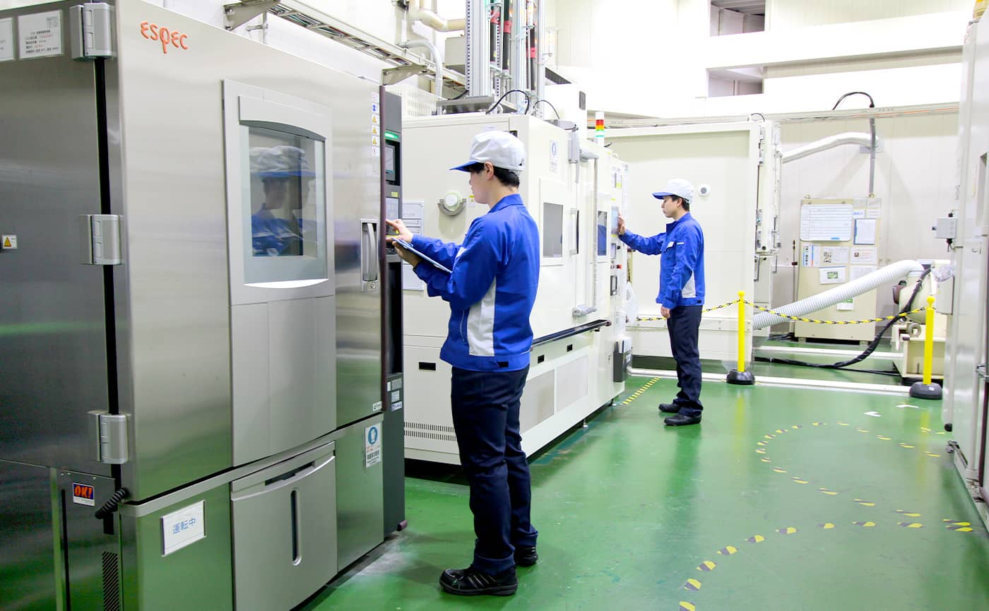 社員が作業している様子